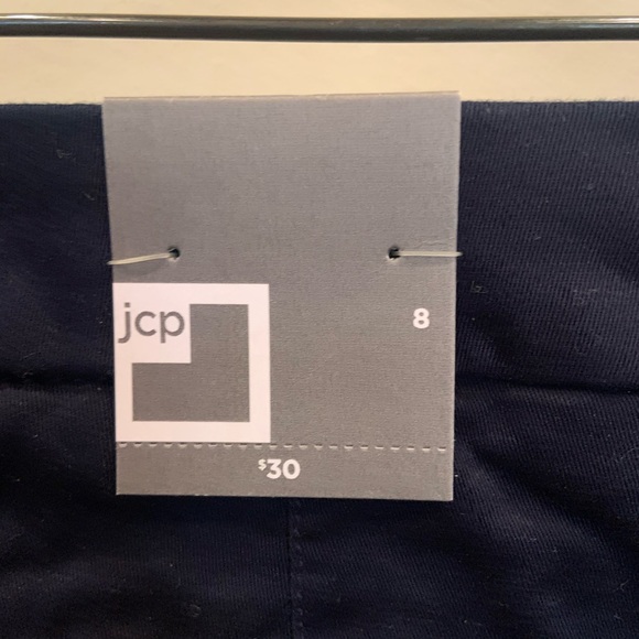 JCP Women’s Mid-Rise Navy Chino Shorts - NWT - Picture 4 of 5